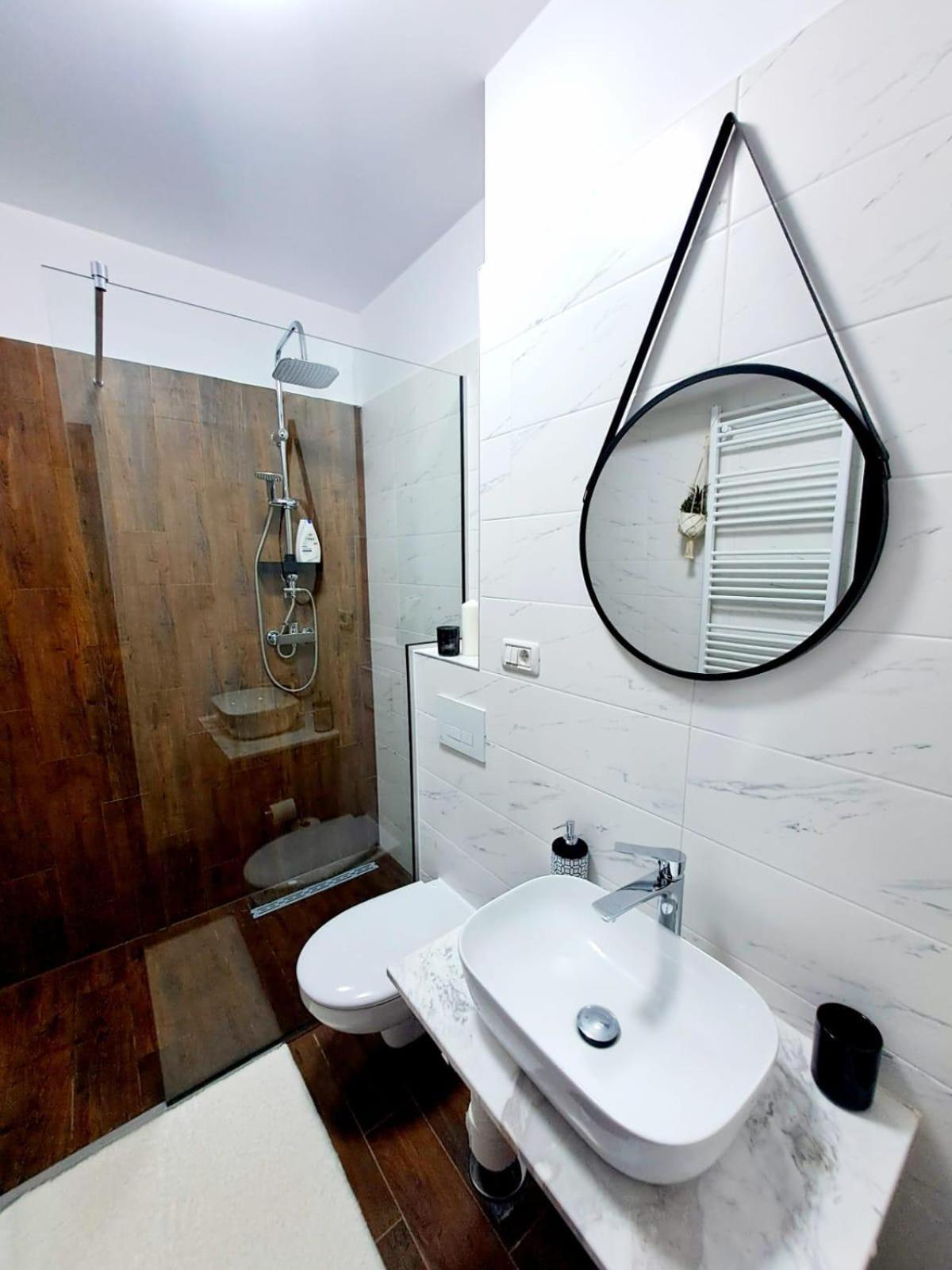 Mountain Breeze Luxury Apartment Ac & Parcare Privata Brasov Exterior photo