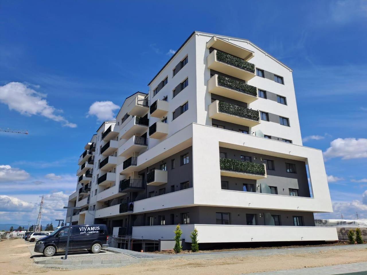 Mountain Breeze Luxury Apartment Ac & Parcare Privata Brasov Exterior photo